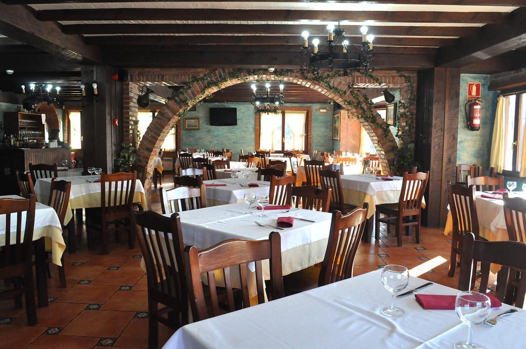 Hotel Restaurante La Parra La Franca Exterior photo